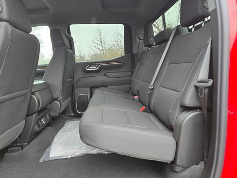 New 2026 GMC Sierra 1500 SLE w/ Preferred Package image 18