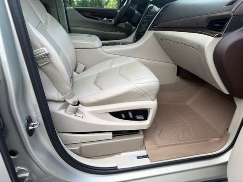 Used 2015 Cadillac Escalade ESV Luxury RWD image 13
