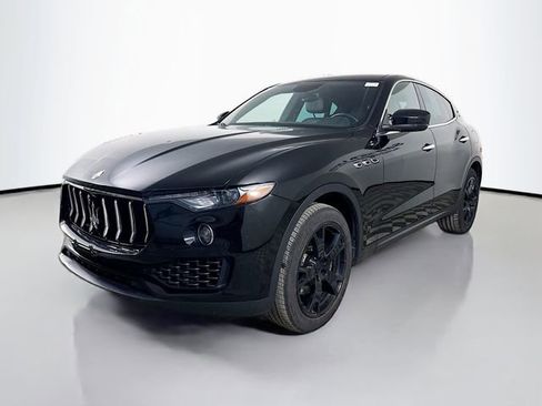 Used 2018 Maserati Levante image 3