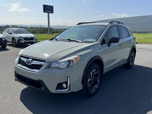 Used 2017 Subaru Crosstrek 2.0i Premium w/ Popular Package #1 AWD/4WD image 8