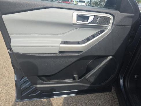 Used 2022 Ford Explorer XLT w/ Equipment Group 202A image 9