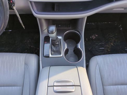 Used 2019 Toyota Highlander Plus image 19