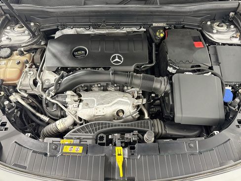 Used 2020 Mercedes-Benz GLB 250 4MATIC image 11