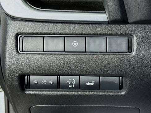 Used 2025 Nissan Rogue SV AWD/4WD image 10