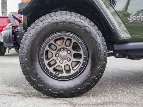 Used 2022 Jeep Wrangler Unlimited Rubicon w/ Xtreme Recon 35" Tire Package image 9