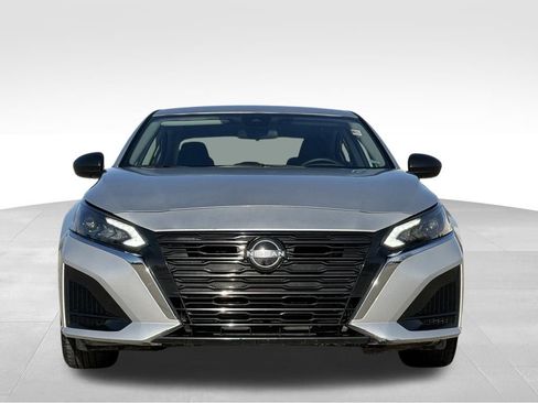 Used 2024 Nissan Altima 2.5 SV image 8