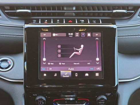 New 2025 Jeep Grand Cherokee Laredo image 26