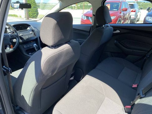 Used 2015 Ford Focus SE w/ SE Sport Package FWD image 14