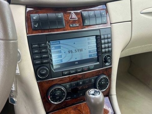 Used 2009 Mercedes-Benz CLK 550 Coupe image 21