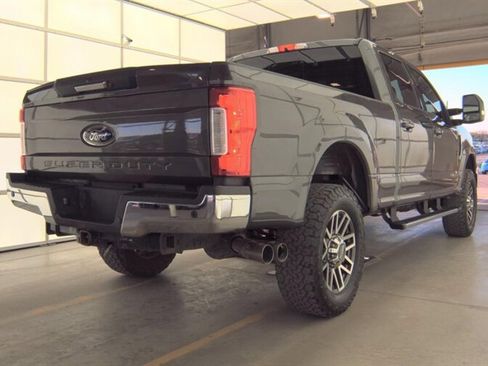 Used 2017 Ford F250 Lariat w/ Lariat Value Package image 3