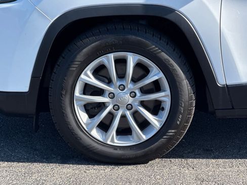 Used 2021 Jeep Cherokee Latitude FWD image 30