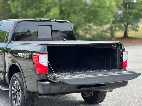 Used 2018 Nissan Titan PRO-4X AWD/4WD image 39