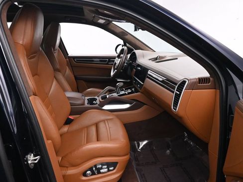 Used 2021 Porsche Cayenne Turbo w/ Premium Package Plus AWD/4WD image 25