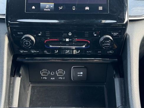 Used 2023 Jeep Grand Cherokee Altitude image 31