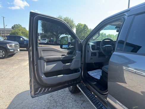 Used 2023 Ford F250 XLT w/ XLT Premium Package AWD/4WD image 27