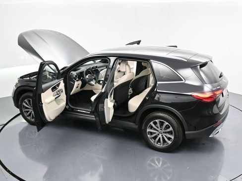 Used 2024 Mercedes-Benz GLC 300 4MATIC image 37