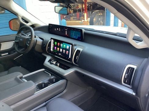 New 2025 Ford Expedition Active image 37