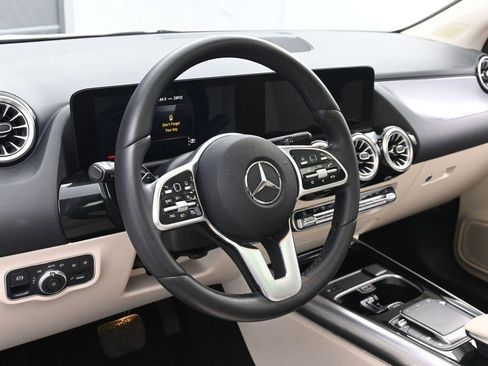Used 2022 Mercedes-Benz GLA 250 4MATIC w/ Premium Package Lite image 28