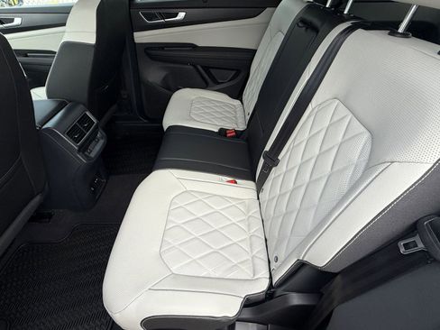 New 2026 Volkswagen Atlas Cross Sport SEL Premium R-Line image 21