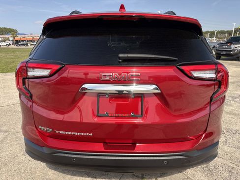 Used 2022 GMC Terrain SLE w/ Driver Convenience Package image 5