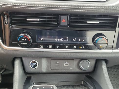 Used 2023 Nissan Rogue SV AWD/4WD image 20