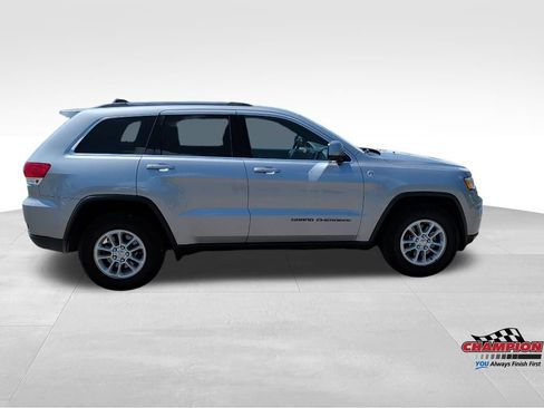 Used 2019 Jeep Grand Cherokee Laredo AWD/4WD image 6