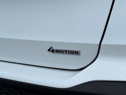 New 2025 Volkswagen Taos SE image 6