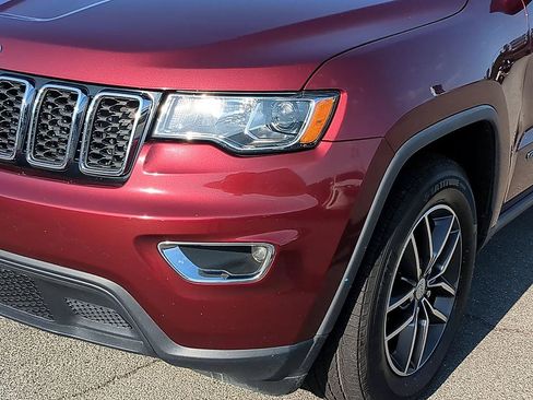 Used 2018 Jeep Grand Cherokee Laredo RWD image 9