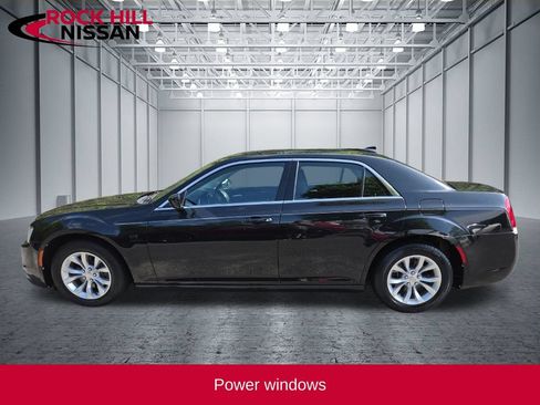 Used 2015 Chrysler 300 Limited RWD image 4