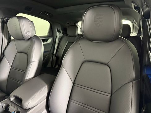 New 2025 Porsche Cayenne Coupe image 5