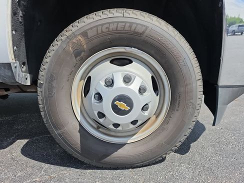 Used 2019 Chevrolet Silverado 3500 W/T w/ WT Convenience Package RWD image 9
