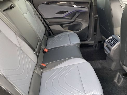 New 2026 Volkswagen Tiguan SE R-Line image 9