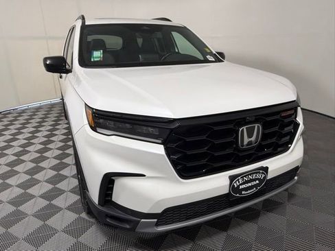 Used 2024 Honda Pilot TrailSport image 8