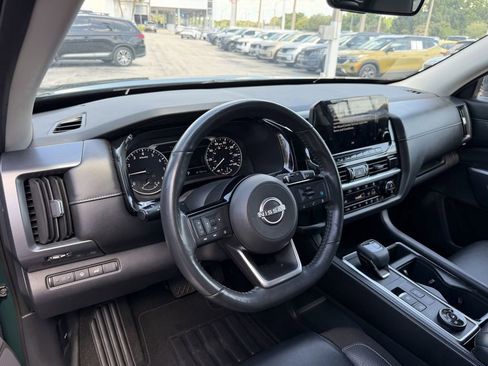 Used 2023 Nissan Pathfinder SL AWD/4WD image 18