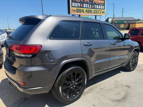 Used 2017 Jeep Grand Cherokee Altitude RWD image 3