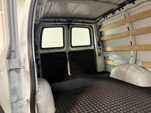 Used 2024 GMC Savana 2500 w/ Driver Convenience Package image 17