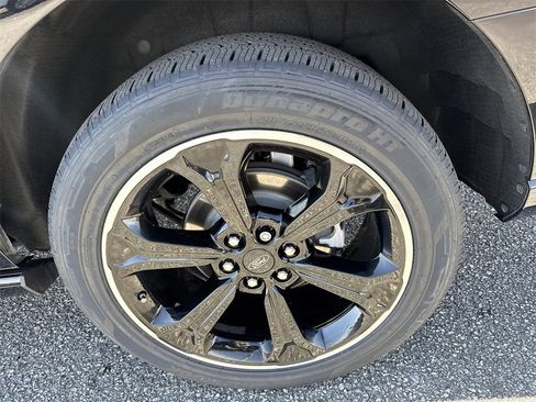 Used 2024 Ford Expedition Limited image 19