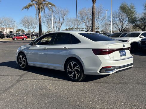 Certified 2025 Volkswagen Jetta SEL image 3