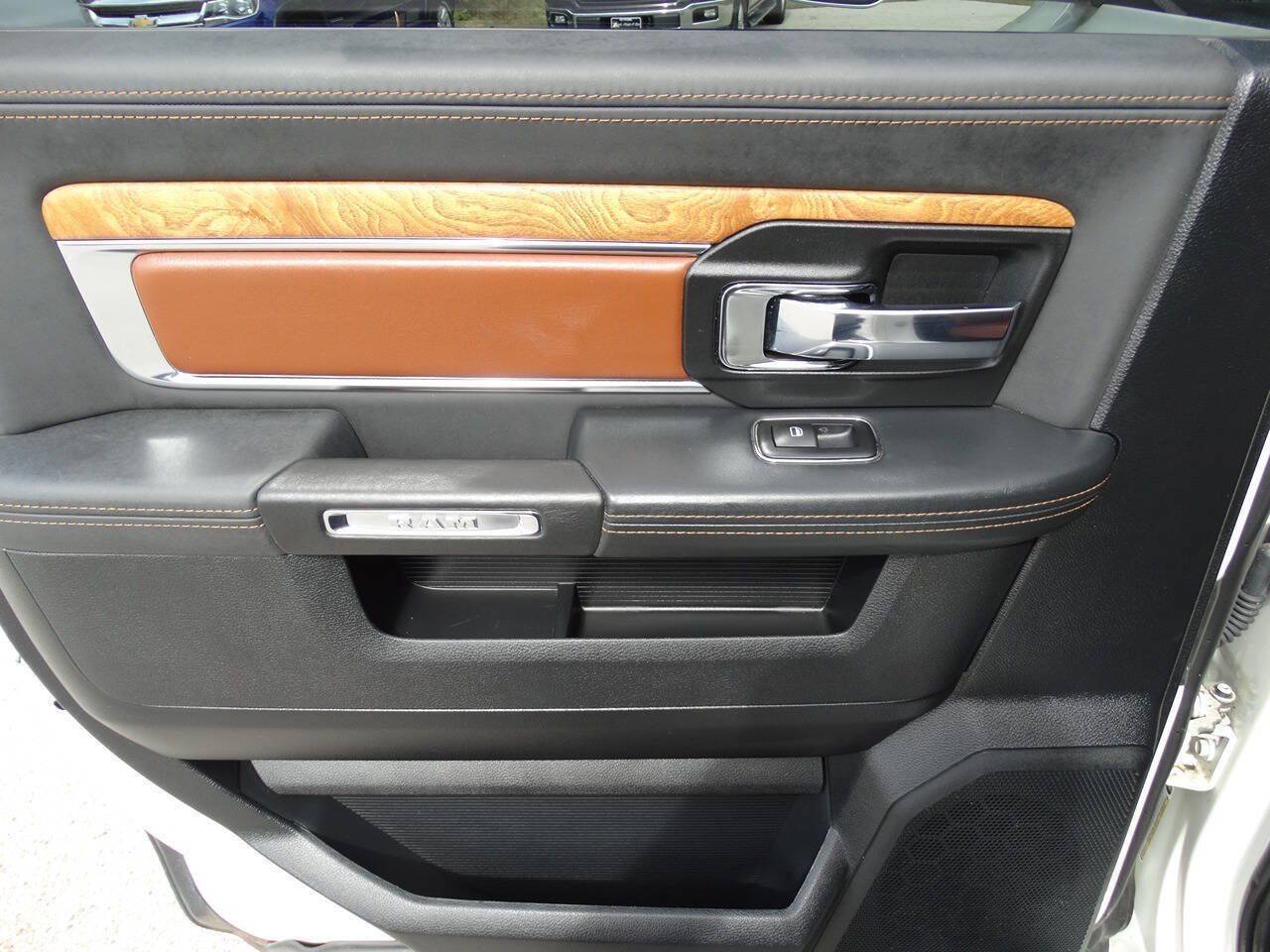 Used 2017 RAM 1500 4x4 Crew Cab Laramie Longhorn image 43