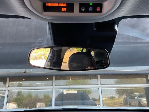 Used 2025 Chevrolet Trax LT image 17