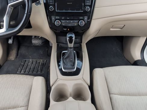 Used 2020 Nissan Rogue SV image 20