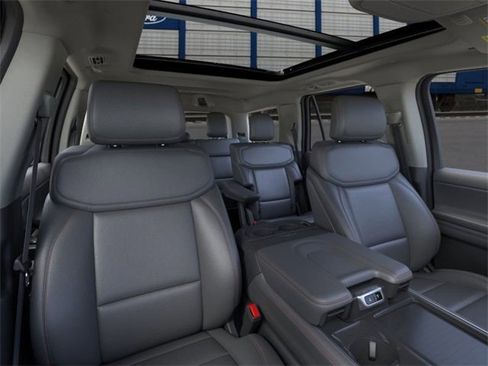 New 2026 Ford Expedition Active image 9