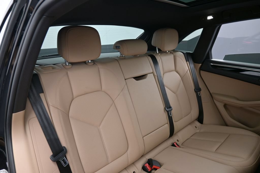 Certified 2026 Porsche Macan AWD/4WD image 26