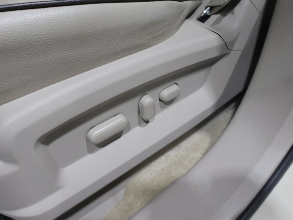 Used 2015 Lincoln MKX AWD w/ Equipment Group 101A image 13