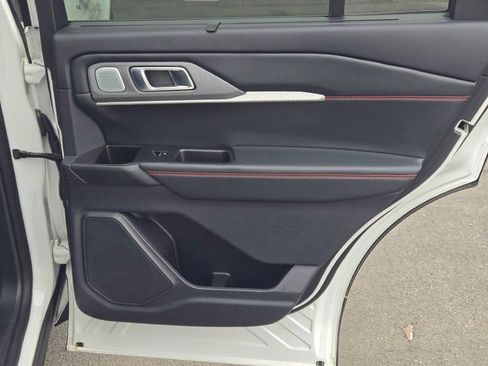 Certified 2025 Ford Explorer ST image 9
