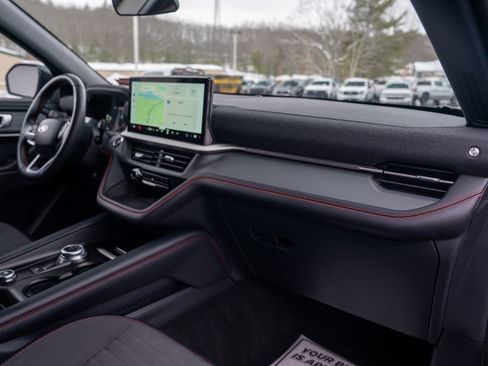 Used 2025 Ford Explorer ST-Line image 11