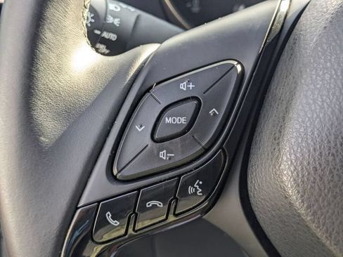 Used 2018 Toyota C-HR XLE FWD image 16