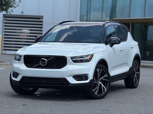 Certified 2021 Volvo XC40 T5 R-Design w/ Advanced Package AWD/4WD image 1