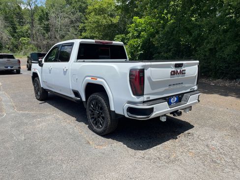 Used 2024 GMC Sierra 2500 AT4 w/ AT4 Premium Plus Package AWD/4WD image 3