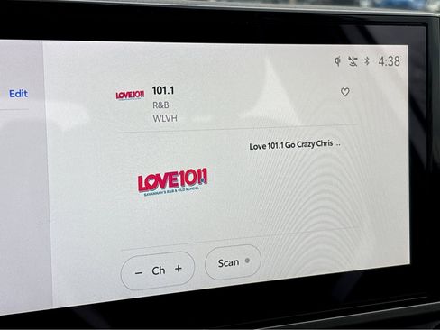 Used 2025 Toyota Camry SE w/ Multimedia Upgrade Package image 7